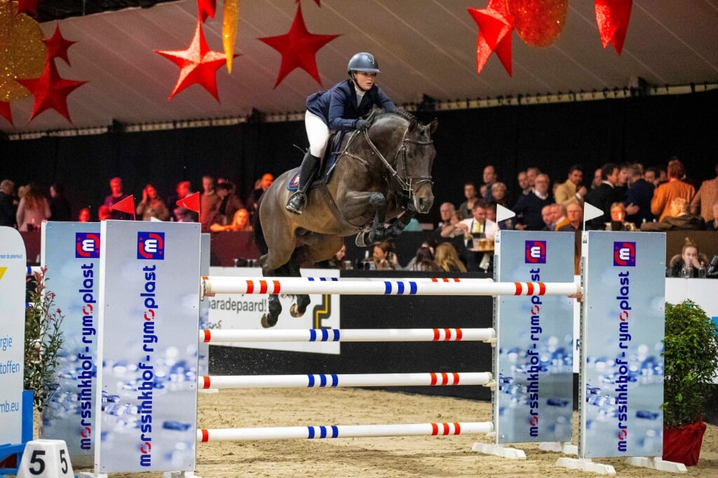 Thuisamazone Micky Morssinkhof, hier tijdens Jumping de Achterhoek 2019, zal haar hengst Graziano starten. Foto: Digishots