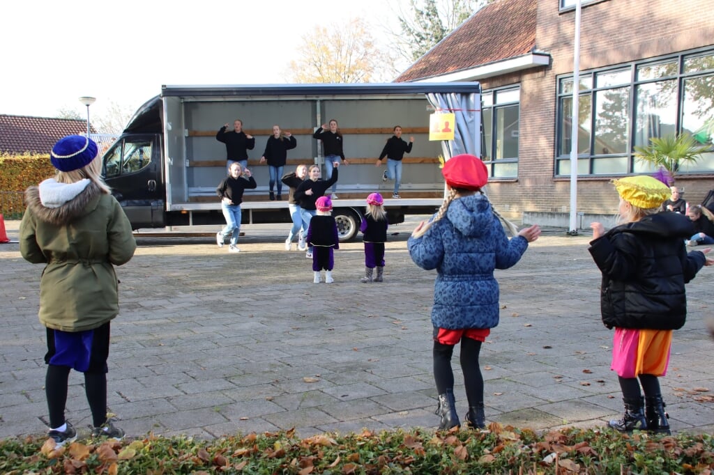 Kinderen dansen mee met DanzArte. Foto: PR