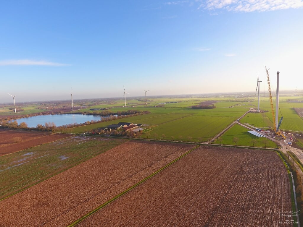 Op deze foto is goed de verandering van het landschap te zien na het plaatsen van 6 van de in totaal 9 windmolens tussen Gendringen en Netterden.Foto gemaakt met drone op 95 meter hoogte. Foto: Leo Krul