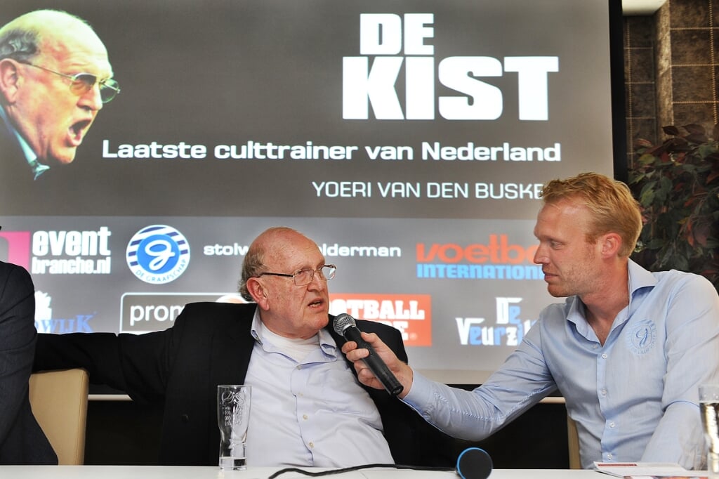 Simon Kistemaker (links) en Sjoerd Weikamp tijdens de boekpresentatie van 'De Kist' in 2016. Foto: Roel Kleinpenning