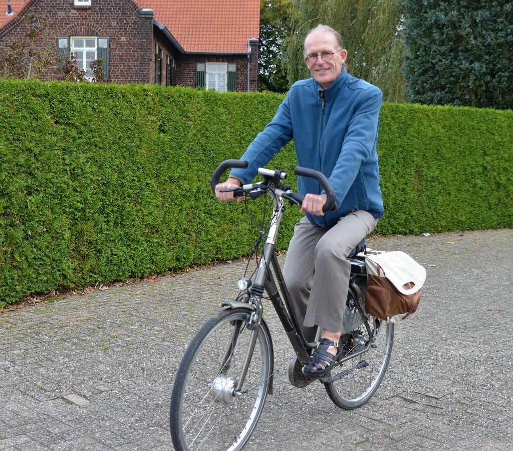 Marcel Smits op de fiets. Foto: Ton Harbers