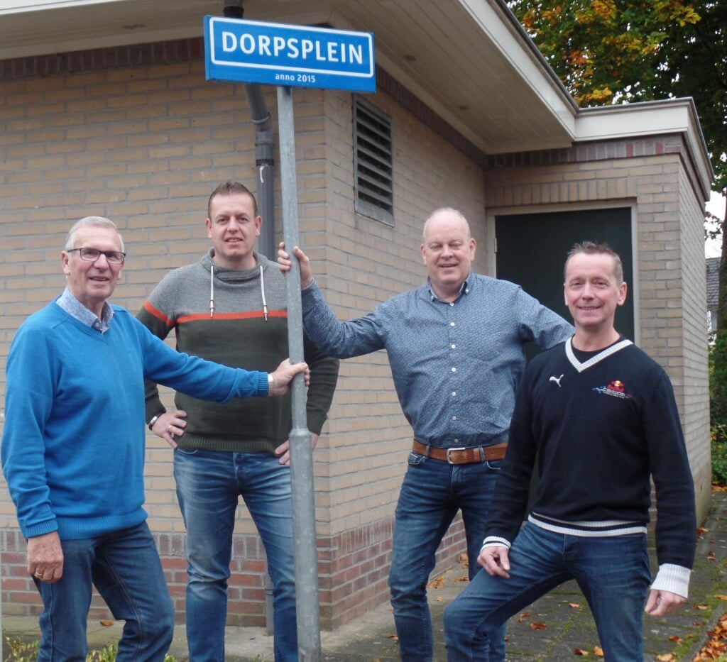 De organisatoren van de Barchemse slachtvisite en Hertstfair, v.l.n.r.: Henk Oplaat, Hans Oplaat, Ron Menop en Henri Schepers. Foto: Jan Hendriksen  
