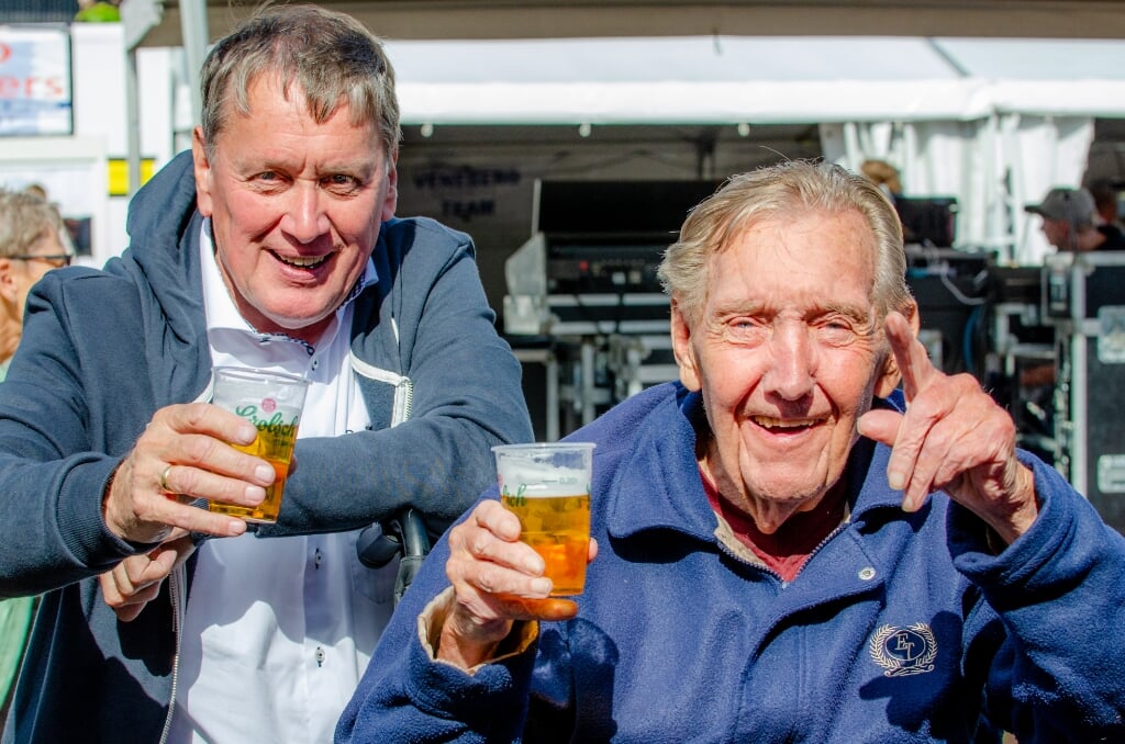 Oprichters van De Berkelzangers Henk Konijnenberg (l) en wijlen Rinus van Wijk. Foto: Freek Zandberg