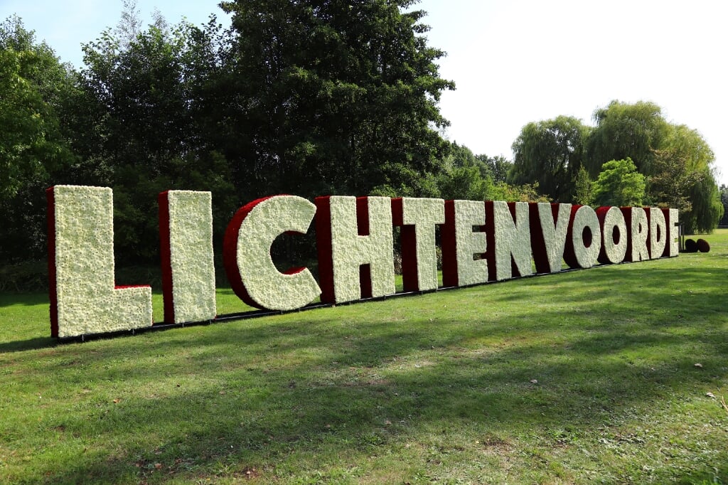 Het Dahlia Kunstobject
'Lichtenvoorde' van corsogroep Lansink-Bluiminck. 
De burgemeester heeft in 2020 bij dat kunstobject de opening verricht van de
route.
