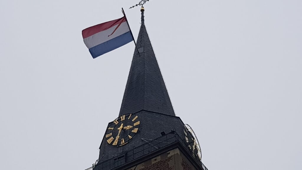 De vlag op grote hoogte. Foto: Han van de Laar