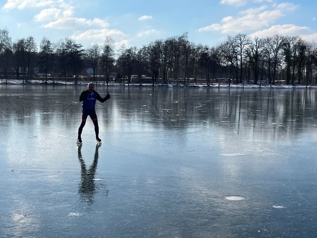 "Prachtig ijs!", zo geniet deze schaatsliefhebber. Foto: Verona Westera