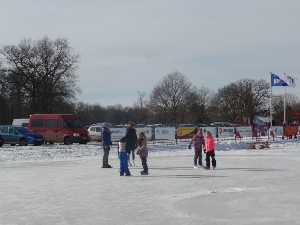 Kinderen hadden ook volop plezier op de ijsbaan. Foto: Jan Hendriksen. 