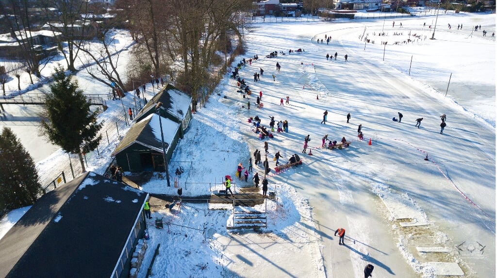 Velen gingen vorige week de baan op om te genieten van de schaatspret. Foto: Steven de Vries