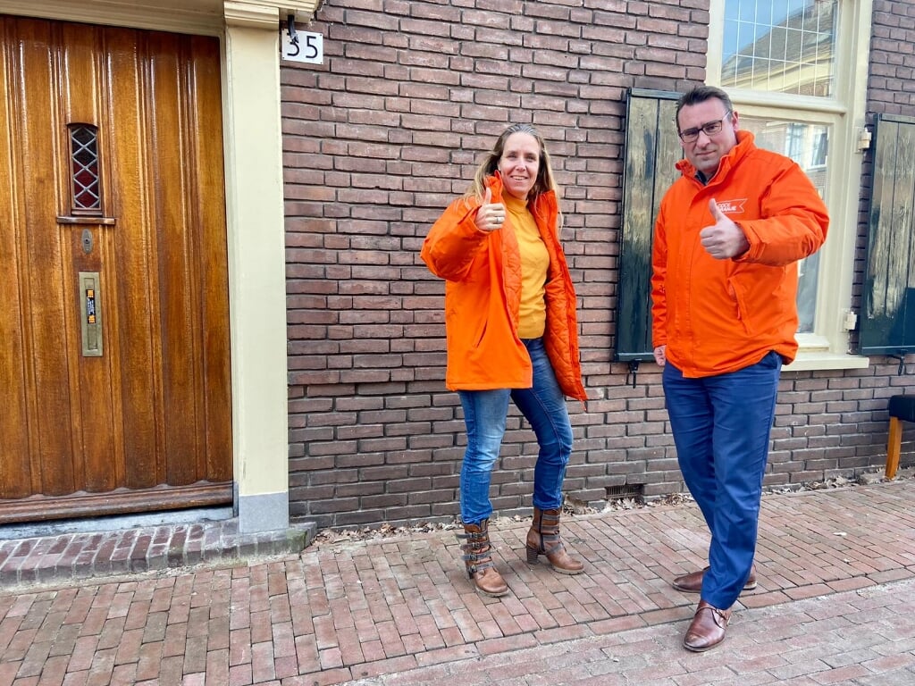 Richard de Mos kwam op uitnodiging van Petra Ackermans naar Zutphen om poolshoogte te nemen over de jeugdzorg. Foto: PR