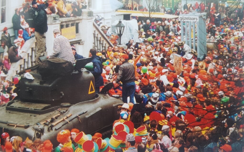 Groot feest op carnavalsmaandag 1996 toen de Lichtenvoordenaren de leeuw kwamen ophalen in Groenlo. Foto: Kyra Broshuis