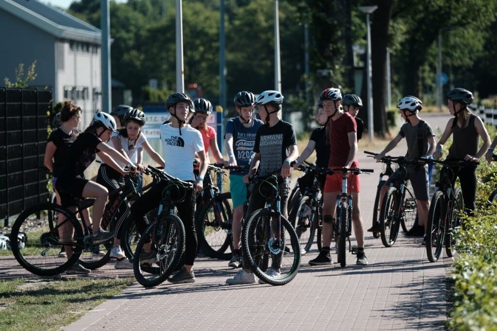 Jongeren kunnen onder andere meedoen aan het mountainbiken. Foto: PR