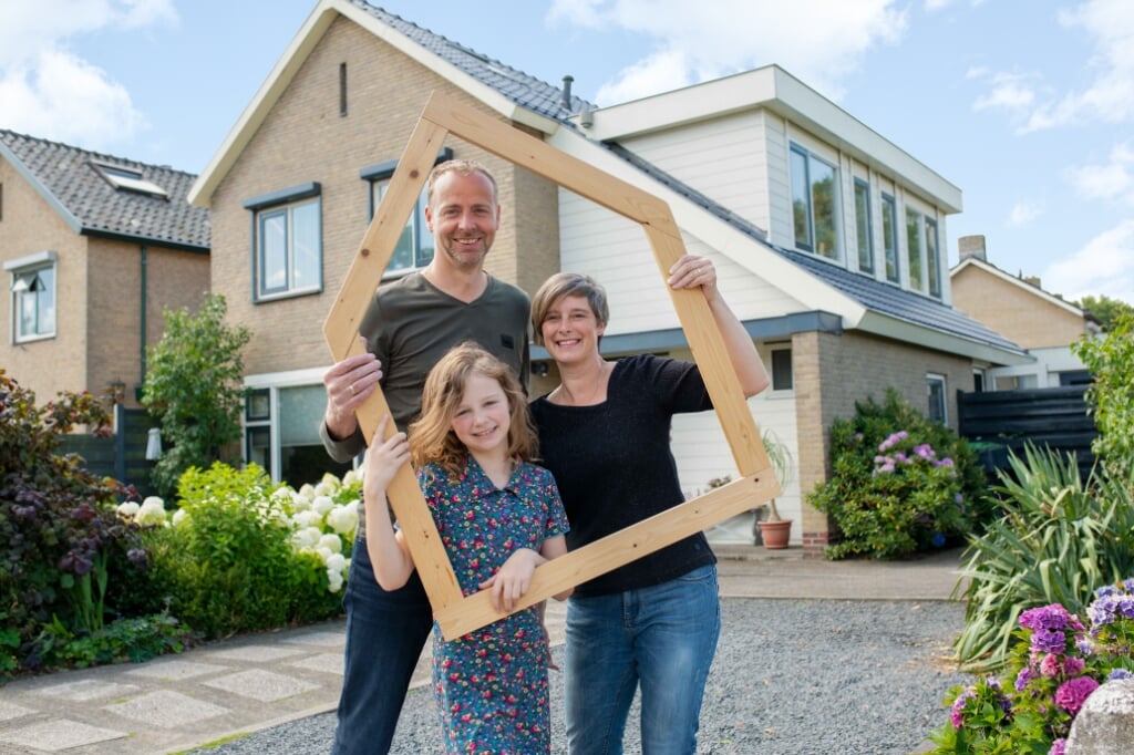 Huiseigenaren geven uitleg over het verduurzamen van je huis. Foto: PR
