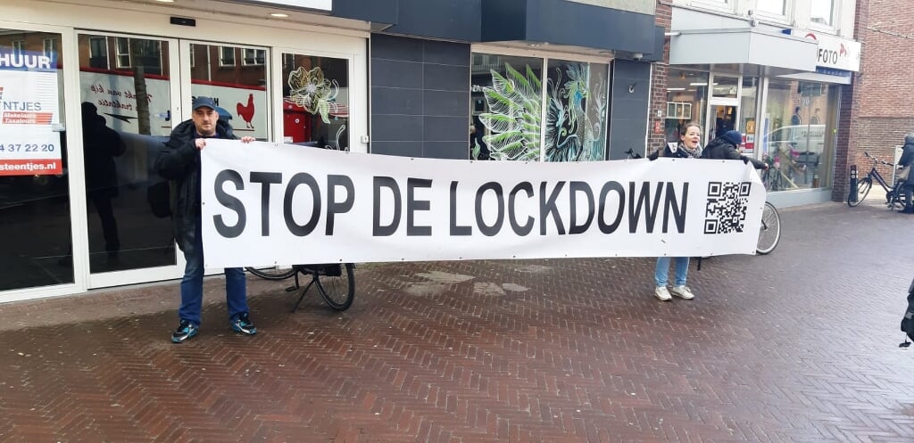 Actievoerders tegen de lockdown in het centrum van Lichtenvoorde. Foto: PR