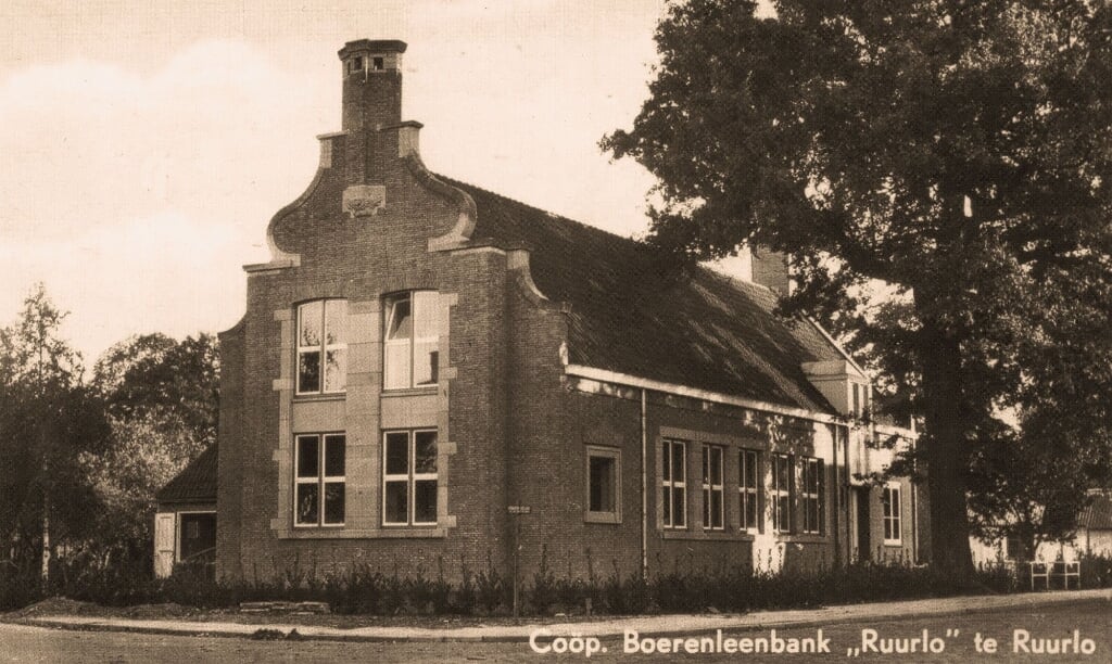 De Coöperatieve Boerenleenbank Ruurlo die in februari 1952 werd geopend. Foto: Albert Vasse. 