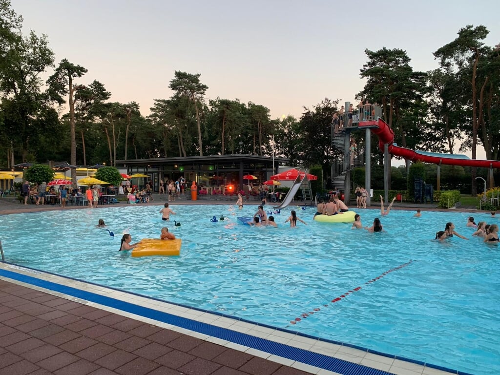 Hopelijk is dit beeld uit 2019 komende zomer weer te zien op zwembad In de Dennen .Foto: PR  