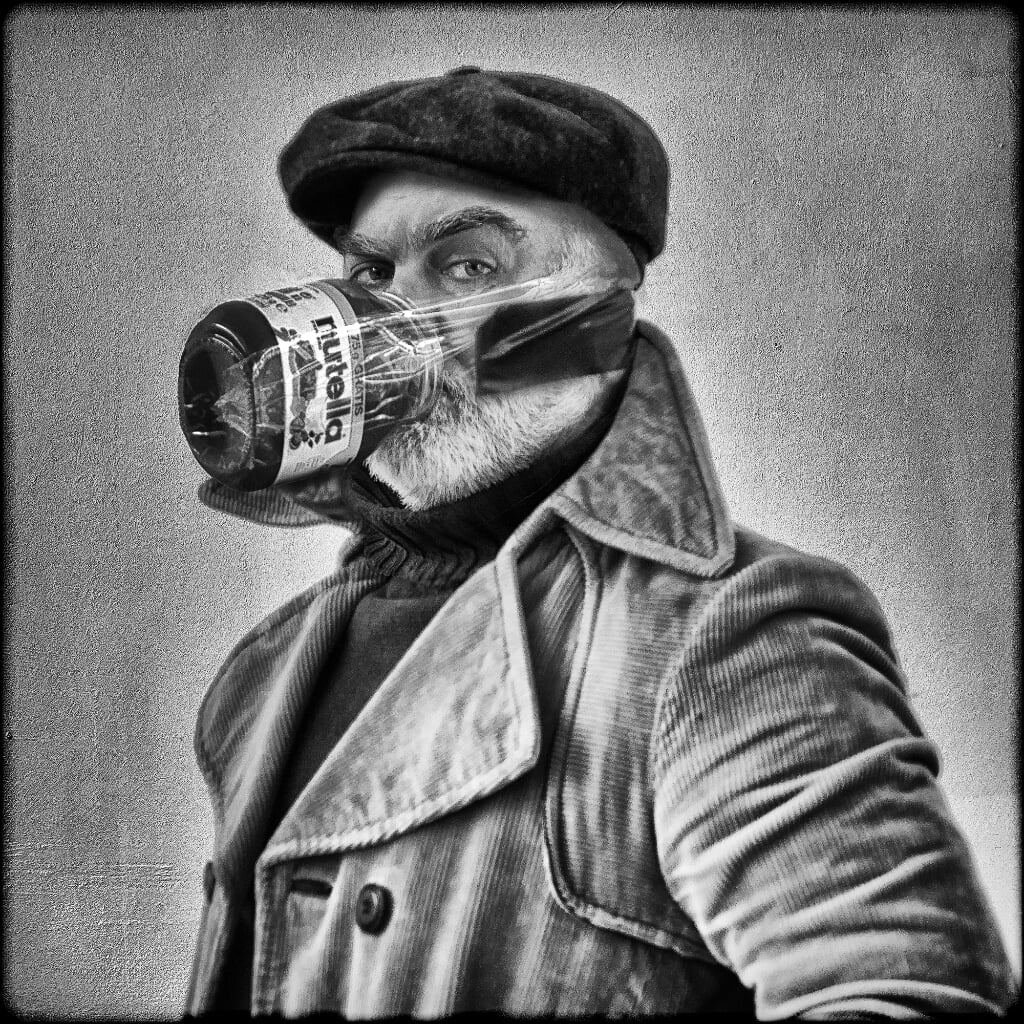 Een zelfportret met masker. Foto: Gregory Herpe 