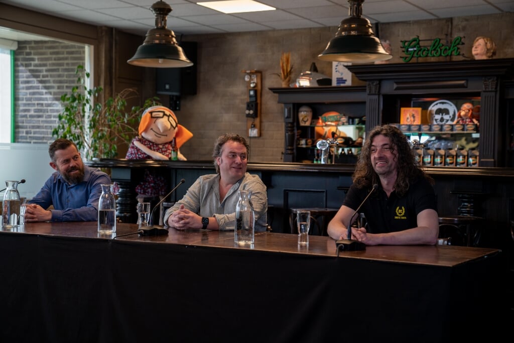 Gijs Jolink, Ronnie Degen en Hendrik Jan Lovink tijdens de online-persconferentie vanuit de Feestfabriek.