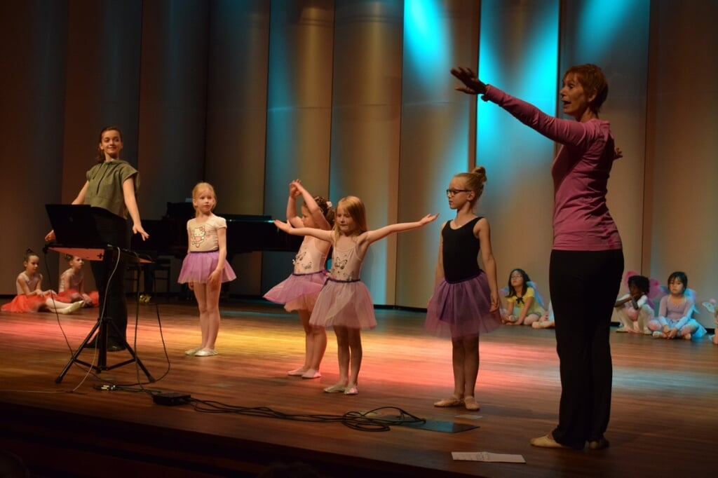 Tijdens het open huis lieten de kinderen die balletles hebben zien wat ze al kunnen. Foto: PR 