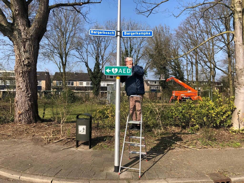 Het verwijsbord bij Bargerkempke en Bargerbosch is al geplaatst door Bert van Diest, vrijwilliger van het onderhoudsteam van Hart4Winterswijk . Foto: PR