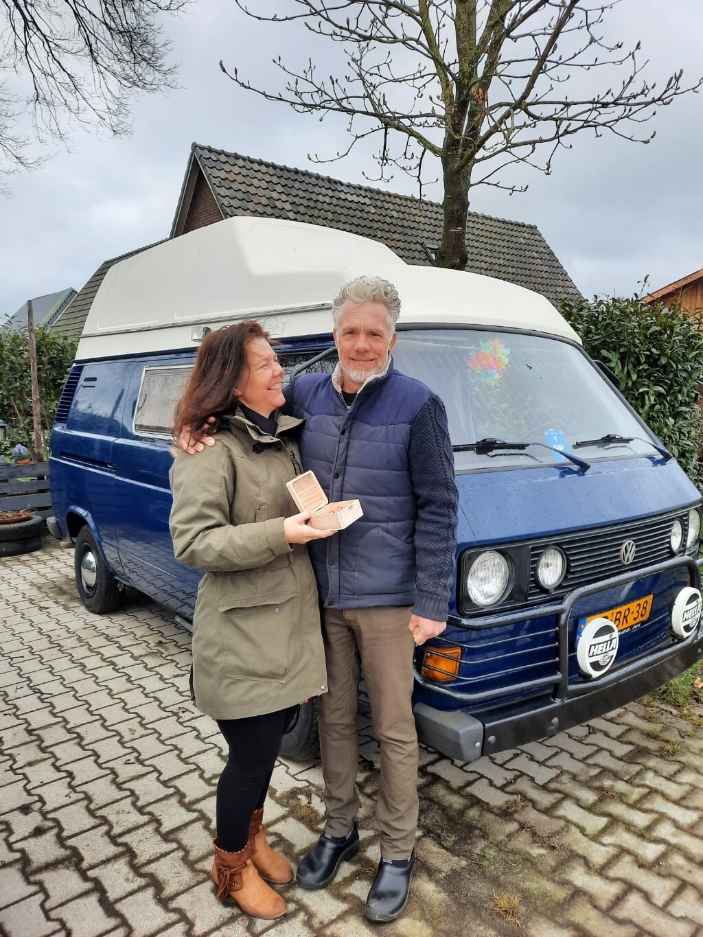 Hij heeft 'ja' gezegd! Een gelukkige Anita van der Kruk en Nico Kralt. Foto: eigen foto