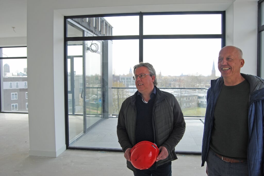Mark en Hans (r) Horstik in de nieuwe locatie van de Gouden Leeuw Groep, die medio 2021 wordt opgeleverd. Foto: Contact