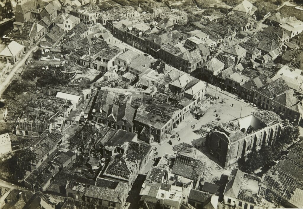 De storm richtte heel veel vernielingen aan in Borculo. Foto: Historische Vereniging Borculo