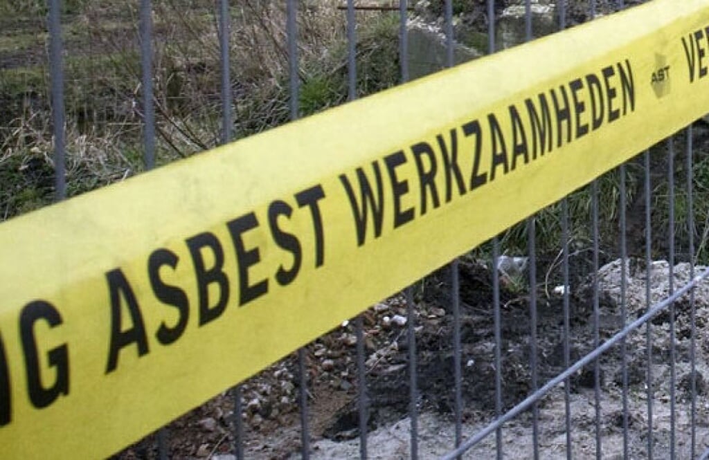 Asbestsanering is aan strenge veiligheidsregels gebonden. Foto: stockfoto Achterhoek Nieuws
