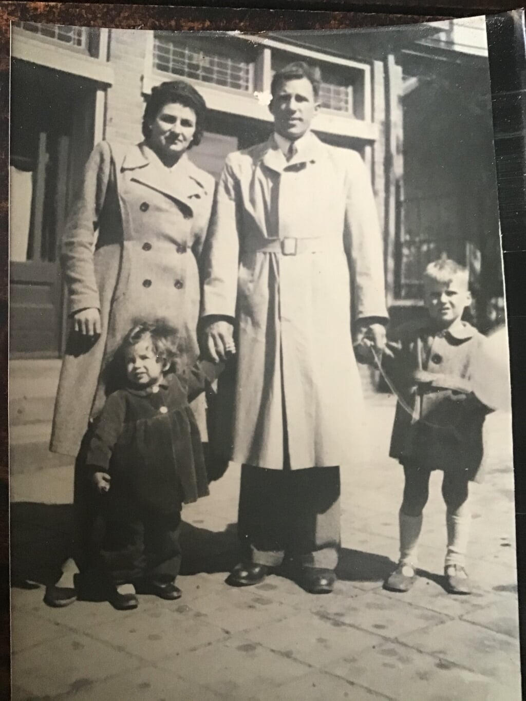 Meneer en mevrouw Keijzer met hun dochter Gonny en zoon Hans.
Eigen foto