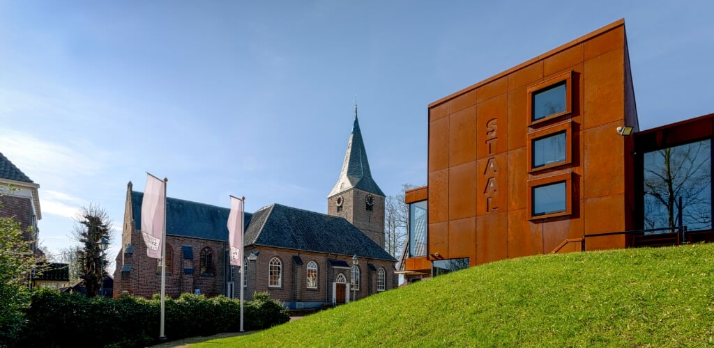 Museum STAAL vanuit de theetuin. Foto: Geert de Goort