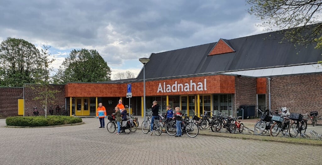 De start van het praktische verkeersexamen was bij de Aladnahal. Foto: Anke Kolenbrander