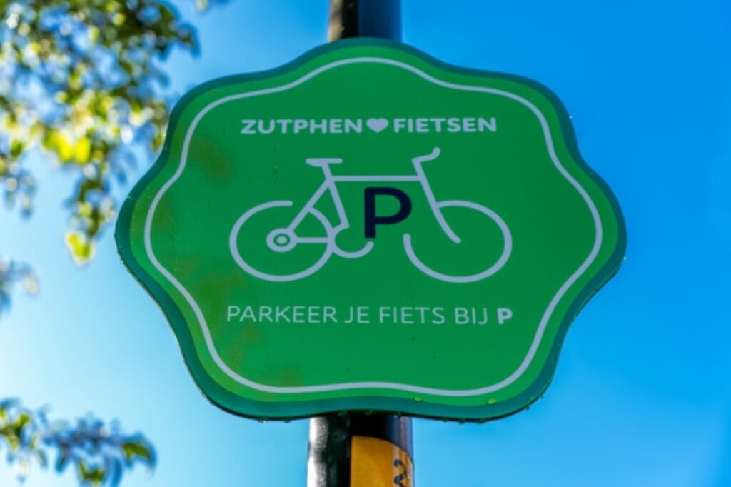 Met bordjes of fietsparkeervakken in verschillende kleuren worden de plekken aangeduid. Foto: PR