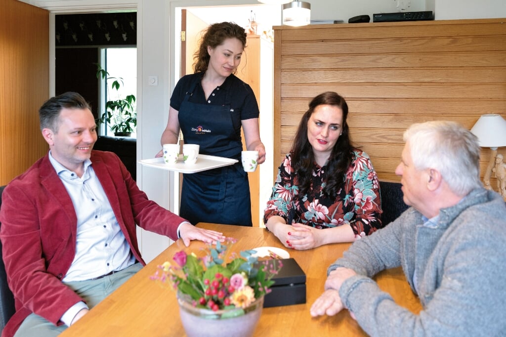 “Inwonende hulp in huis is voor iedereen haalbaar en betaalbaar”, aldus Bertil Holthuis, bedenker en oprichter van Zorg in Huis. Foto's: PR
