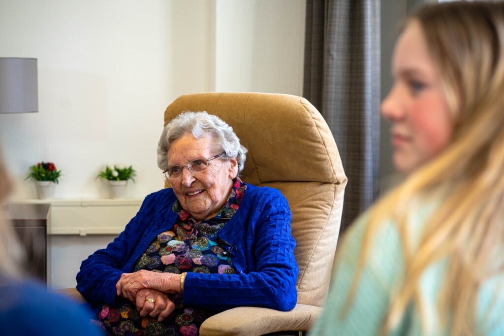 Mevrouw Groot-Wesseldijk (101) werd door vijf kinderen geïnterviewd. Foto: Jelle Schaap/Black Sheep Media
