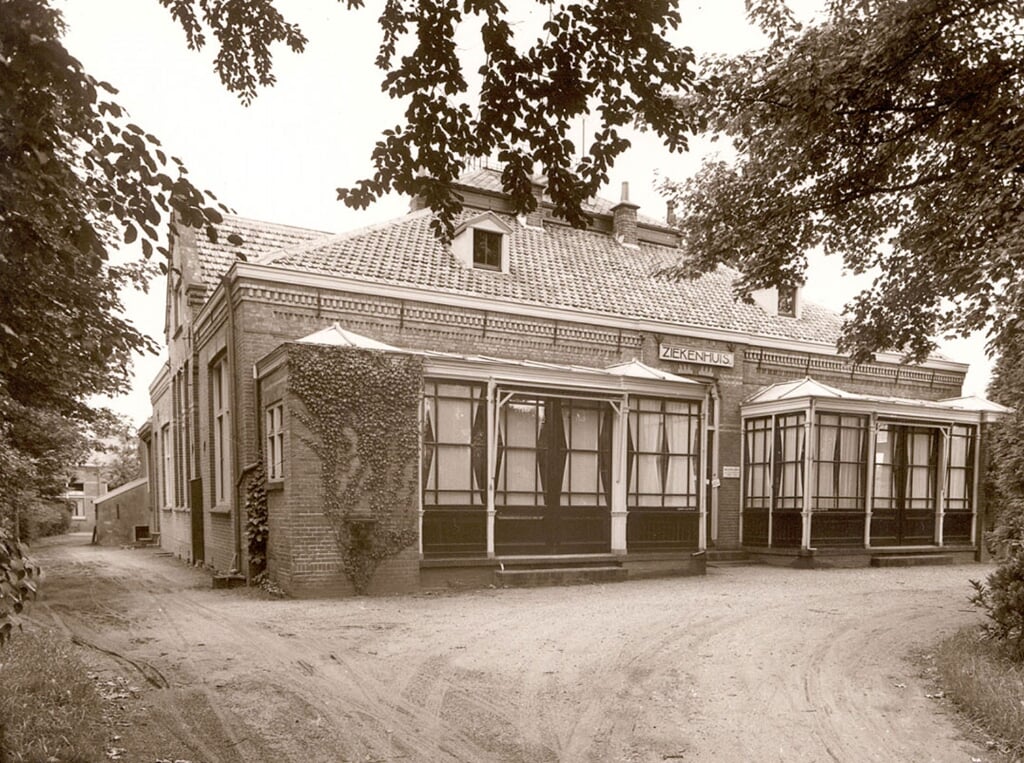 Het oude ziekenhuis aan de Zwiepseweg in Lochem. Foto: Historisch Genootschap Lochem-Laren-Barchem