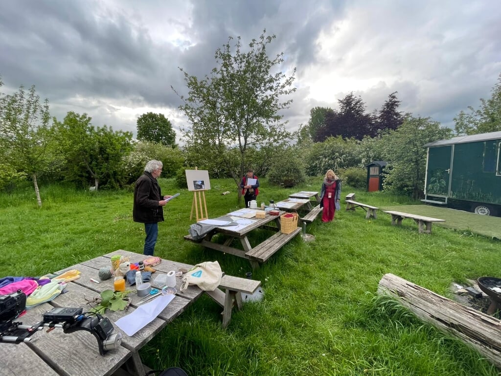 Vorige week was de eerste bijeenkomst met 5 bewoners in de Bijentuin. Foto: PR