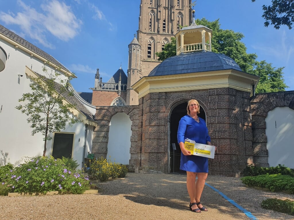 Voorzitter Ineke Hissink: ‘Blij dat we dit jaar tijdens Open Monumentendag Zutphen weer in zijn volle glorie kunnen delen’. Foto: PR