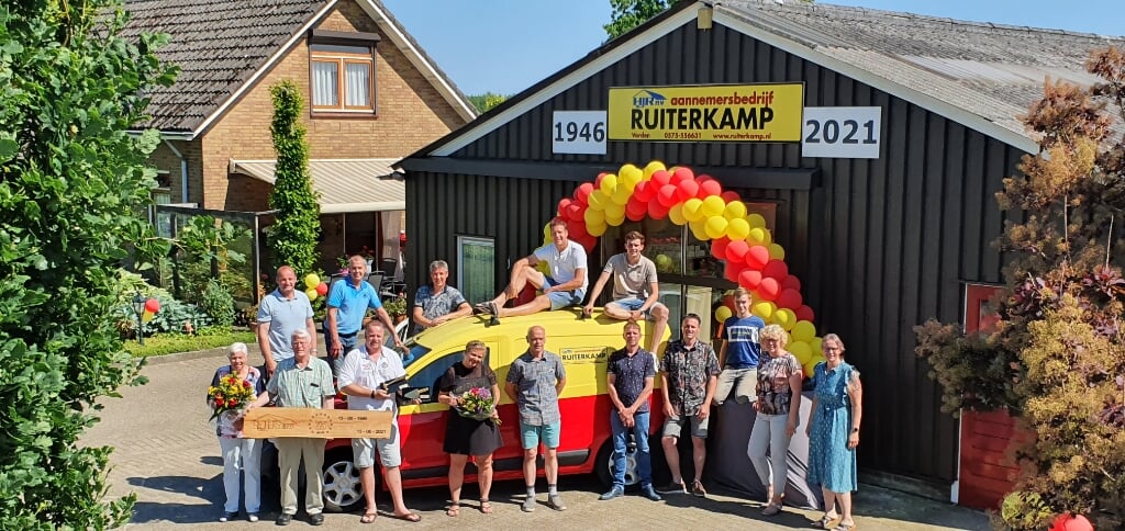 Zondag 13 juni vierde aannemersbedrijf Ruiterkamp met familie en personeelsleden haar 75-jarig bestaan. Foto: PR