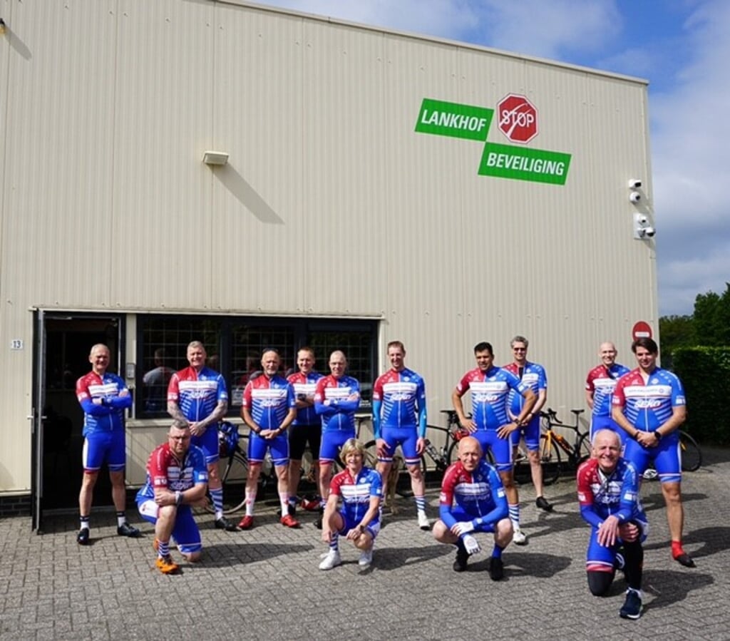 I CAN Wounded Warriors Cycling Team, klaar voor de fietstocht rondom Aalten. Foto: PR