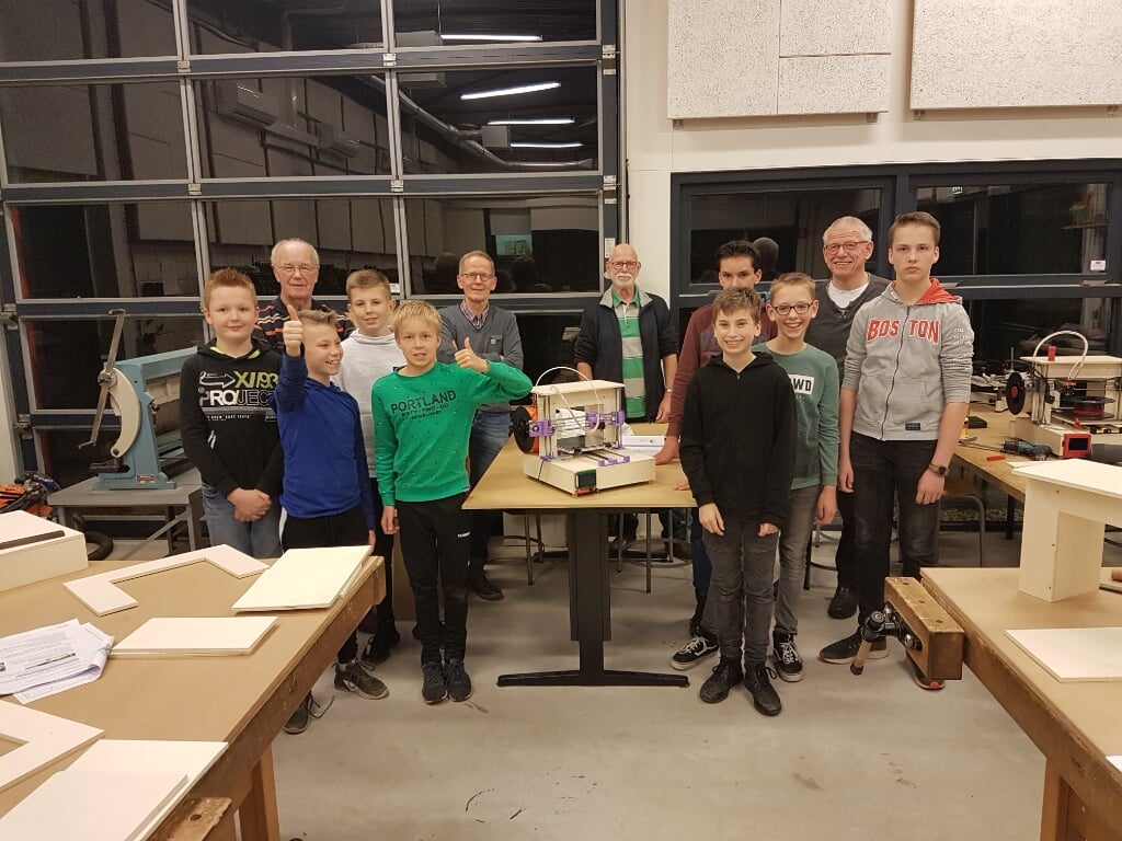 Kinderen bouwen hun eigen 3D printer in Berkelland. Foto: PR