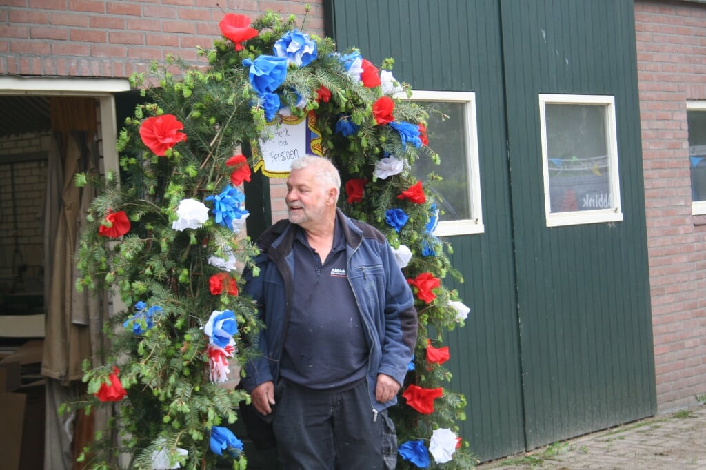 Henk Wassink gaat na 51 jaar in de bouw (waarvan 24 jaar bij Bouw- en Timmerbedrijf Abbink) met pensioen. Foto: PR