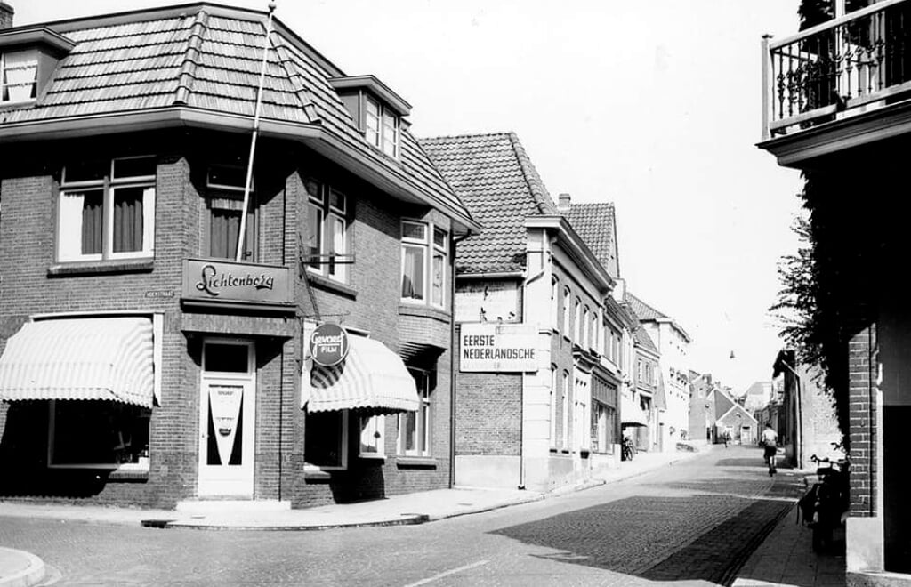 Winkelpanden aan de Landstraat in Aalten. Foto: Adriaan van Bee 