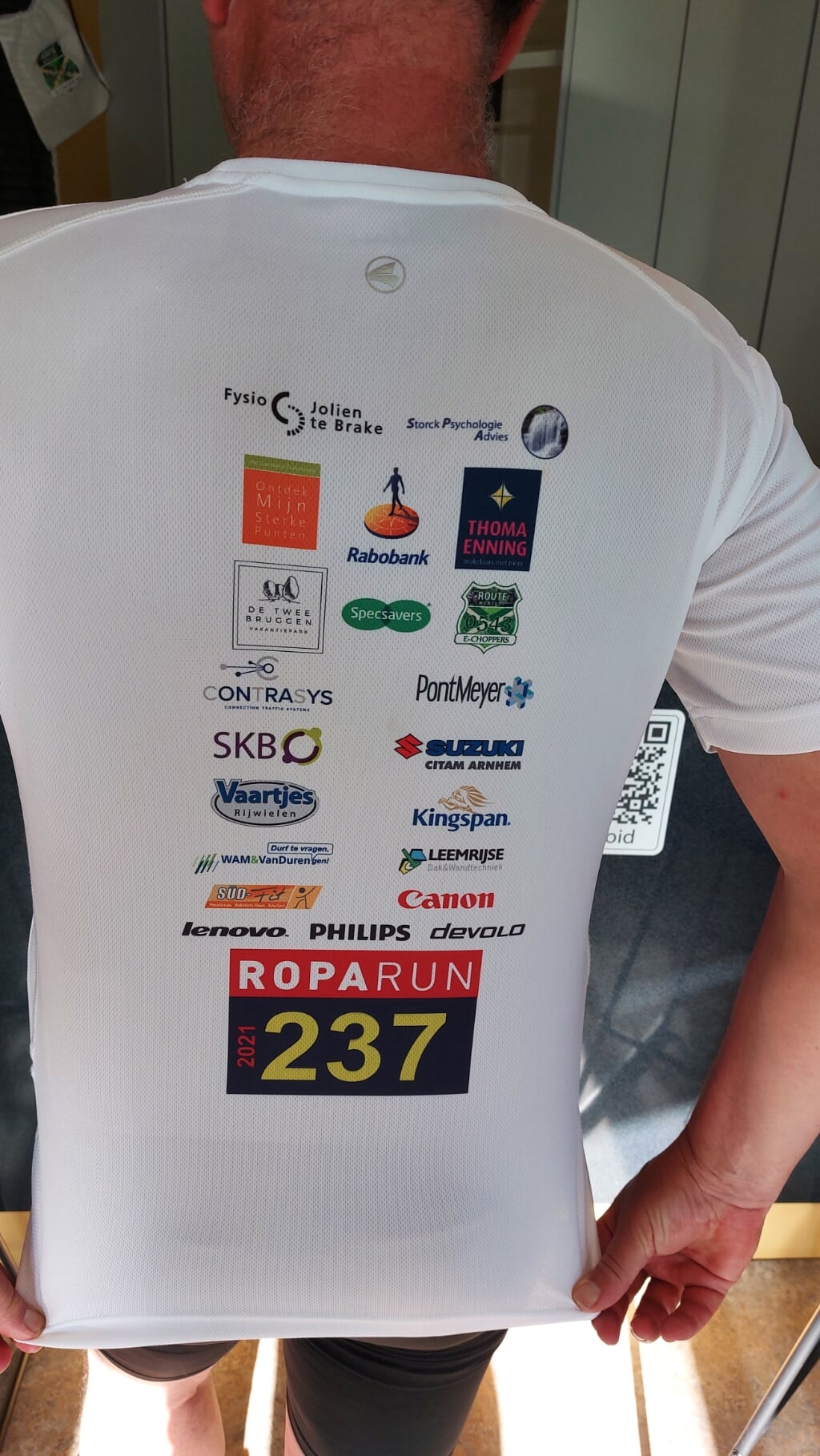 Het sponsorshirt van 100%Running Winterswijk raakt al goed vol. Foto: Han van de Laar
