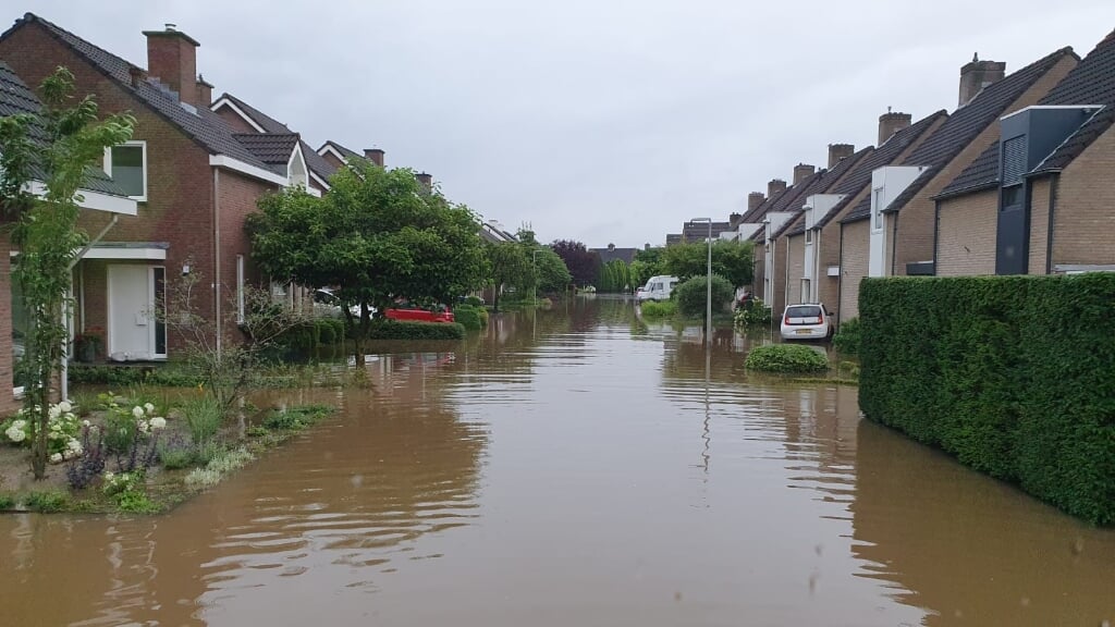 Limburg vanwege wateroverlast tot rampgebied verklaard. Foto: Brandweer Zelhem