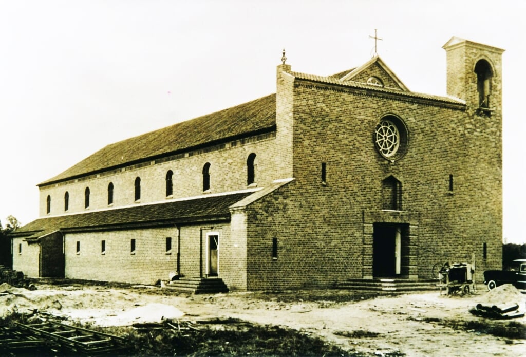 De Christus Koningkerk in Lievelde is een van de gebouwen uit de wederopbouwperiode. Foto: archief VOL
