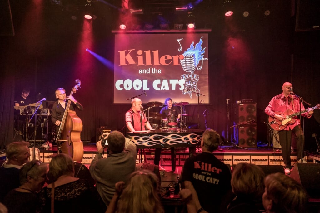 Killer and the coolcats speelt op 'Op 't Arf in de Hiet'. Foto: Maaike Ronhaar/MaronStills