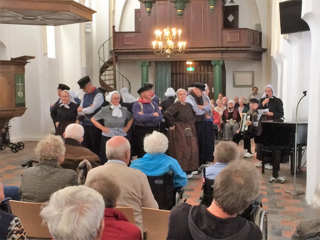 De Achterhookse Folkloredansers dansen weer in de Dorpskerk. Foto: PR