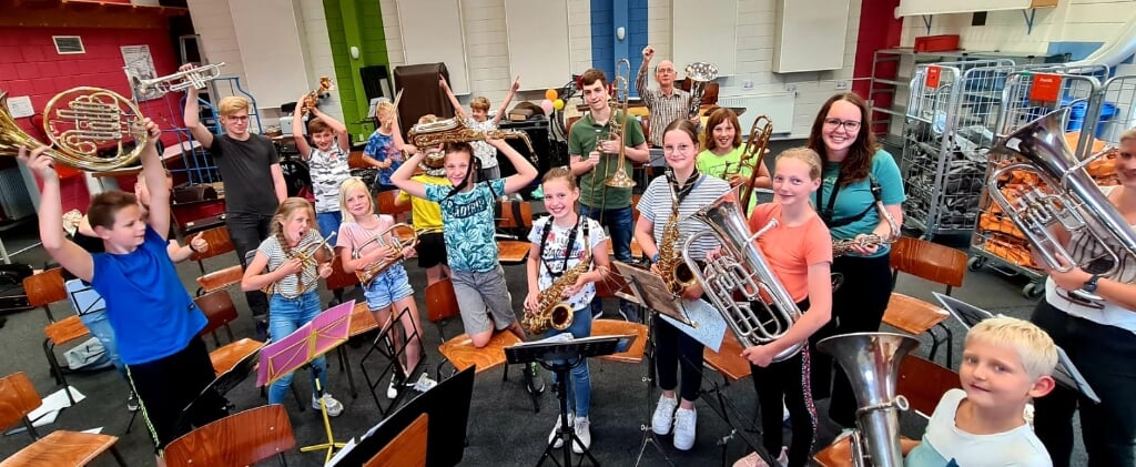 Een aantal muzikanten van opleidingsorkest Get Started heten de kinderen alvast welkom. Foto: PR