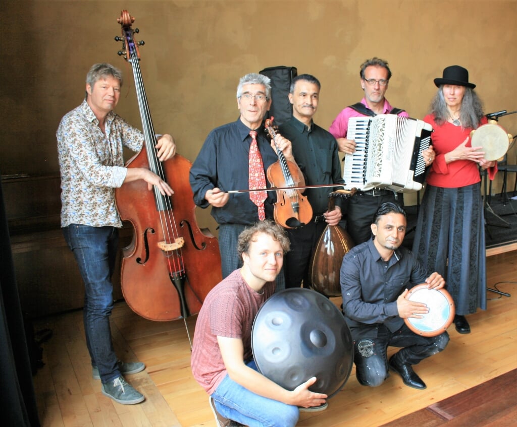 Orchestre Al Jamal. Foto: Maan Kroon 