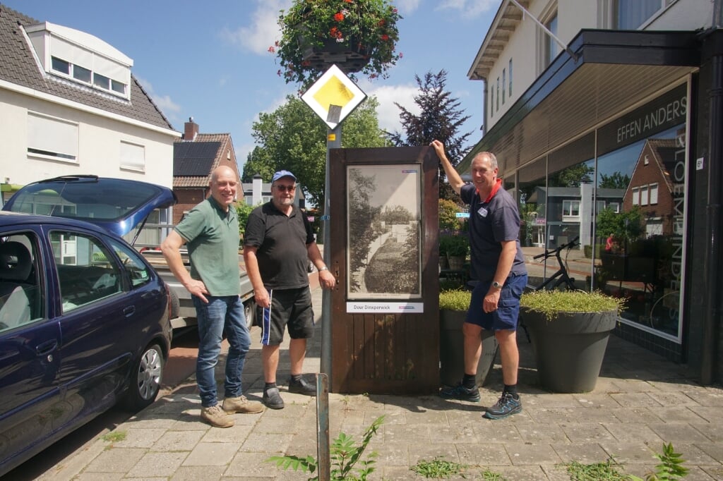 René Westendorp (links), Bennie Jansen en Erik Schuurman bij een DEUR. Foto Frank Vinkenvleugel