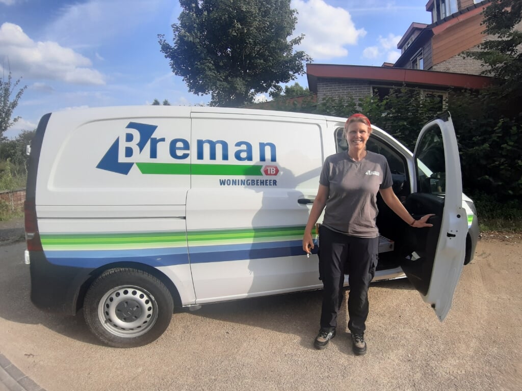 Zoals iedere onderhoudsmonteur van Breman heeft ook Jettie Ouwehand haar eigen busje. Foto: Rudi Hofman